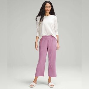 Lululemon Softstreme High-Rise Straight Leg Cropped Pant
Velvet Dust size 10